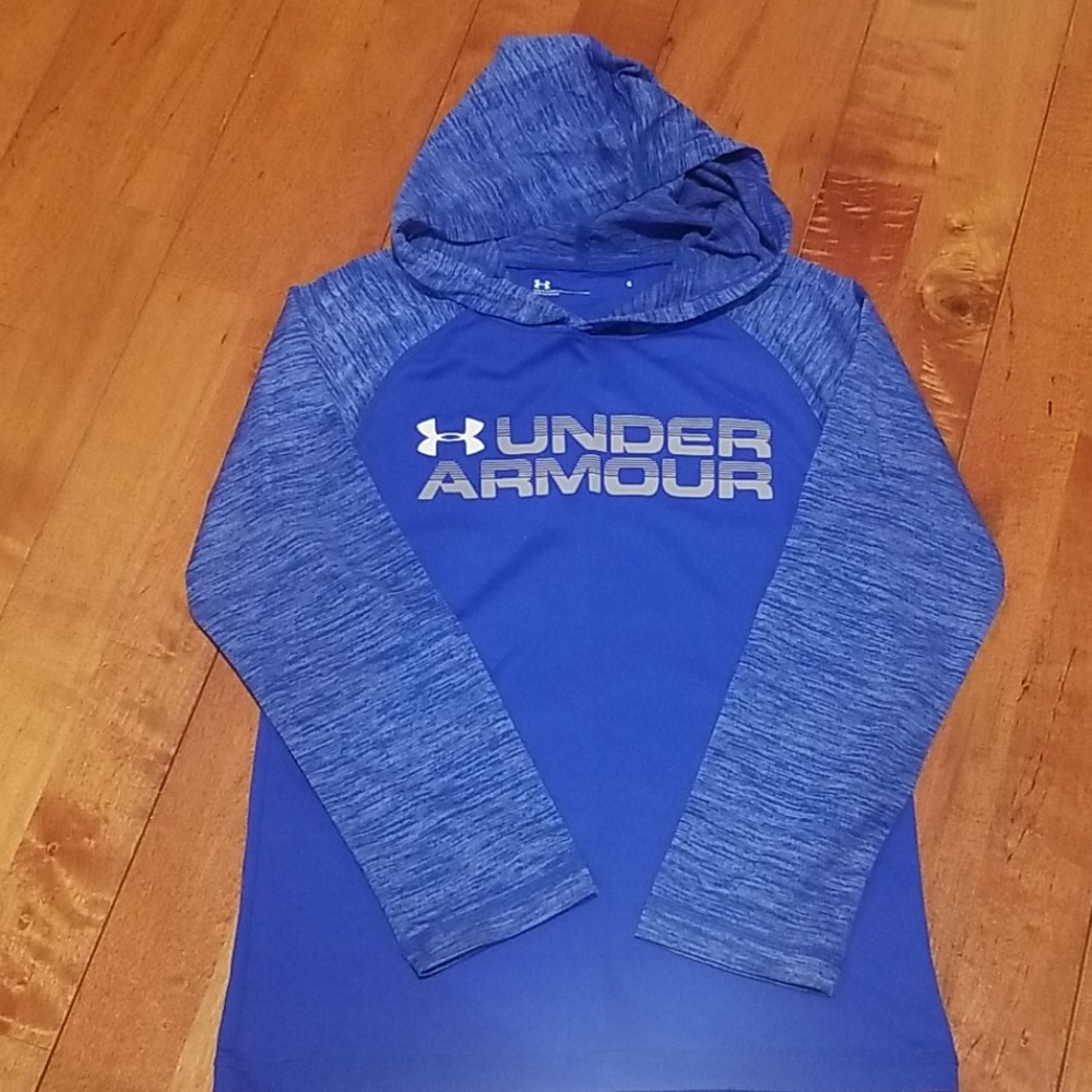 🙆‍♂️Under Armour boys sz 6🙋‍♂️